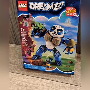 LEGO DREAMZzz 71480 Logan The Mighty Panda Set - Blue and White